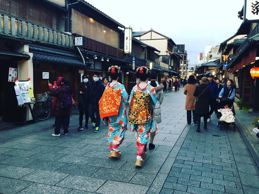 【京都一天行程】鞍馬・貴船散策路線:川床流水麵/貴船神社/叡山電鐵/鞍馬寺/天狗故鄉/大阪出發/一日券 - 祇園(花見小路)