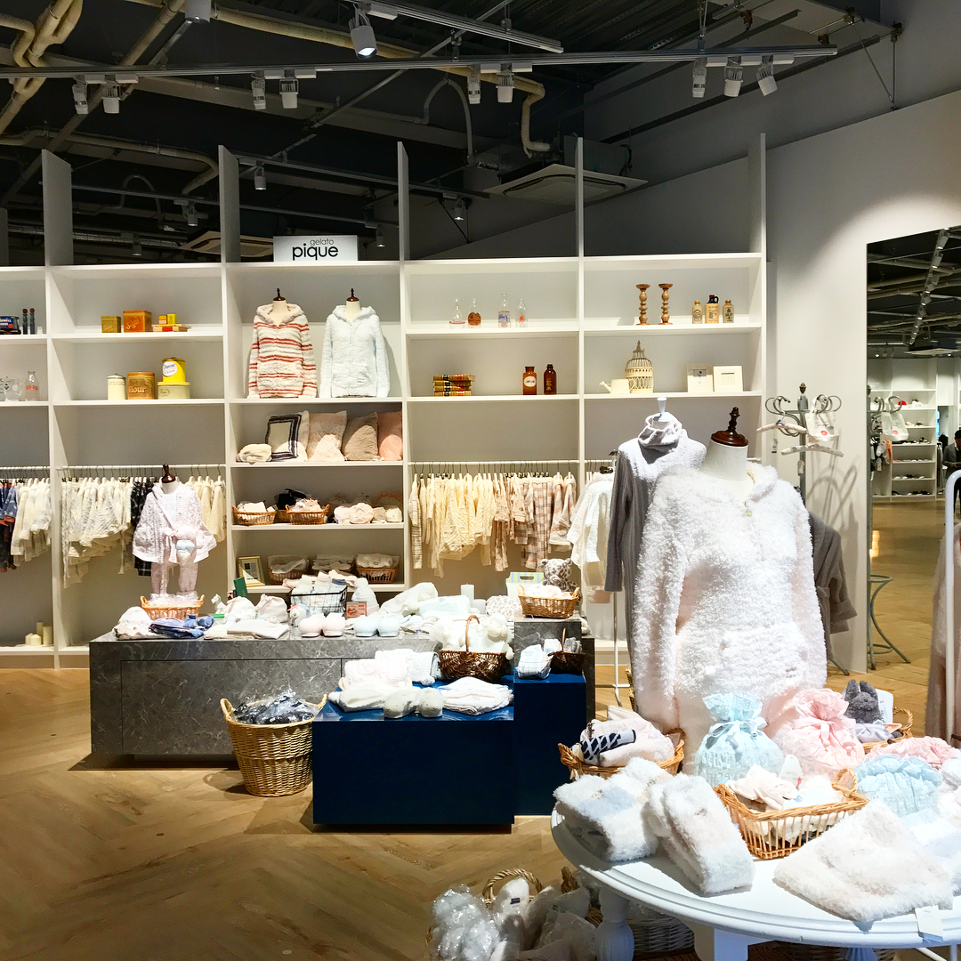 東京OUTLET Skechers New Balance Nike Sanrio Disney store