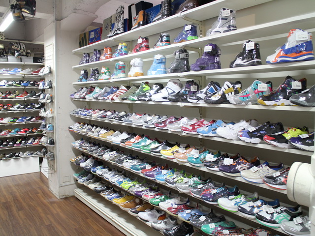 Skit 南堀江 大阪 鞋 new balance 南堀江 nike 大阪 nike nike osaka tee 大阪波鞋 大阪球鞋 大阪古著 大阪二手店 大阪中古店 日本二手名牌店 大阪 vintage 大阪 orange street osaka 南崛江 堀江 大阪shopping 大阪購物 大阪逛街 南堀江 手袋 南堀江 購物 大阪 美國村 美國村大阪