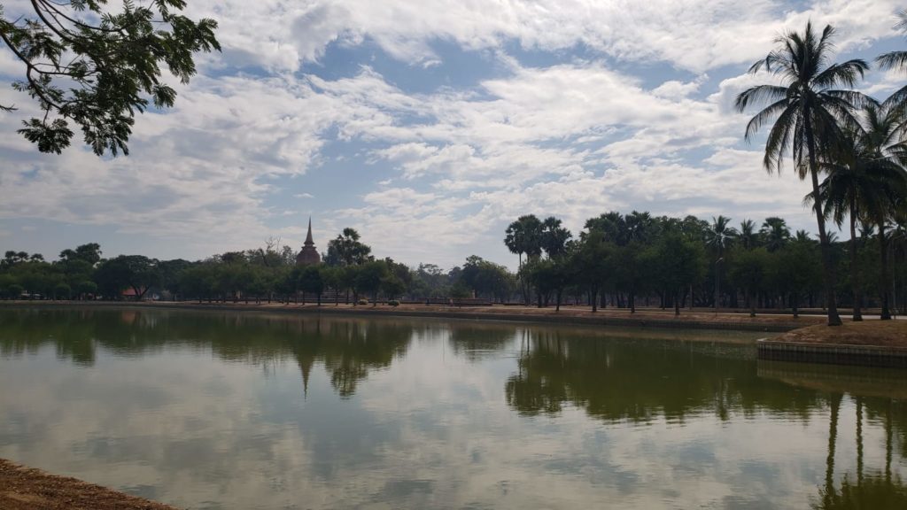 西春寺(Wat Si Chum) 世界文化遺產 素可泰古城 sukothai 素可泰必去 素可泰景點 素可泰行程 素可泰一天遊 素可泰歷史遺跡公園(Sukhothai Historical Park)