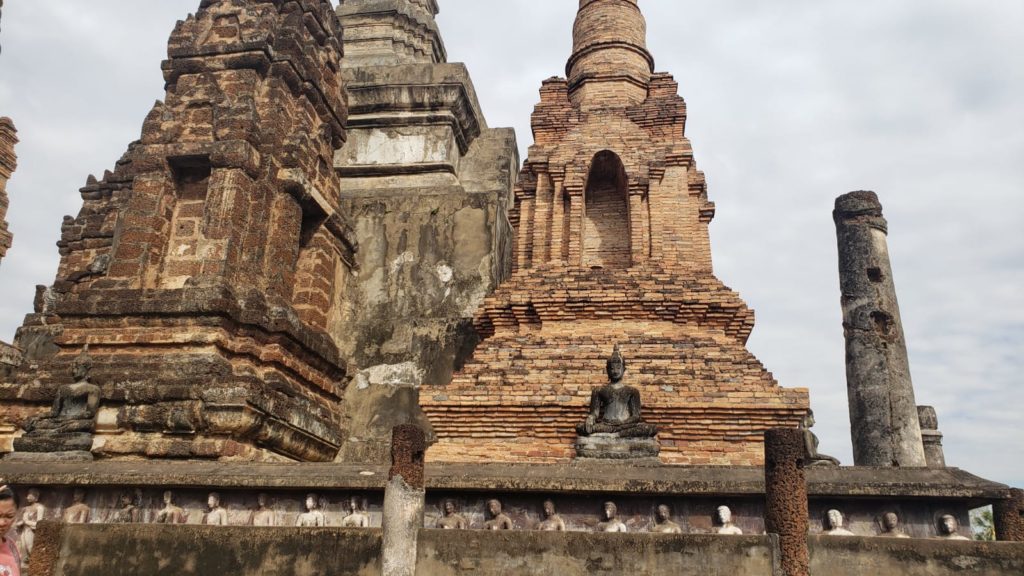 王宮遺址(Noen Prasat) 世界文化遺產 素可泰古城 sukothai 素可泰必去 素可泰景點 素可泰行程 素可泰一天遊 素可泰歷史遺跡公園(Sukhothai Historical Park)