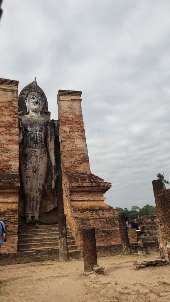 行走佛 王宮遺址(Noen Prasat) 世界文化遺產 素可泰古城 sukothai 素可泰必去 素可泰景點 素可泰行程 素可泰一天遊 素可泰歷史遺跡公園(Sukhothai Historical Park)