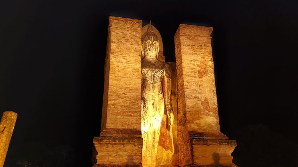行走佛 王宮遺址(Noen Prasat) 世界文化遺產 素可泰古城 sukothai 素可泰必去 素可泰景點 素可泰行程 素可泰一天遊 素可泰歷史遺跡公園(Sukhothai Historical Park)