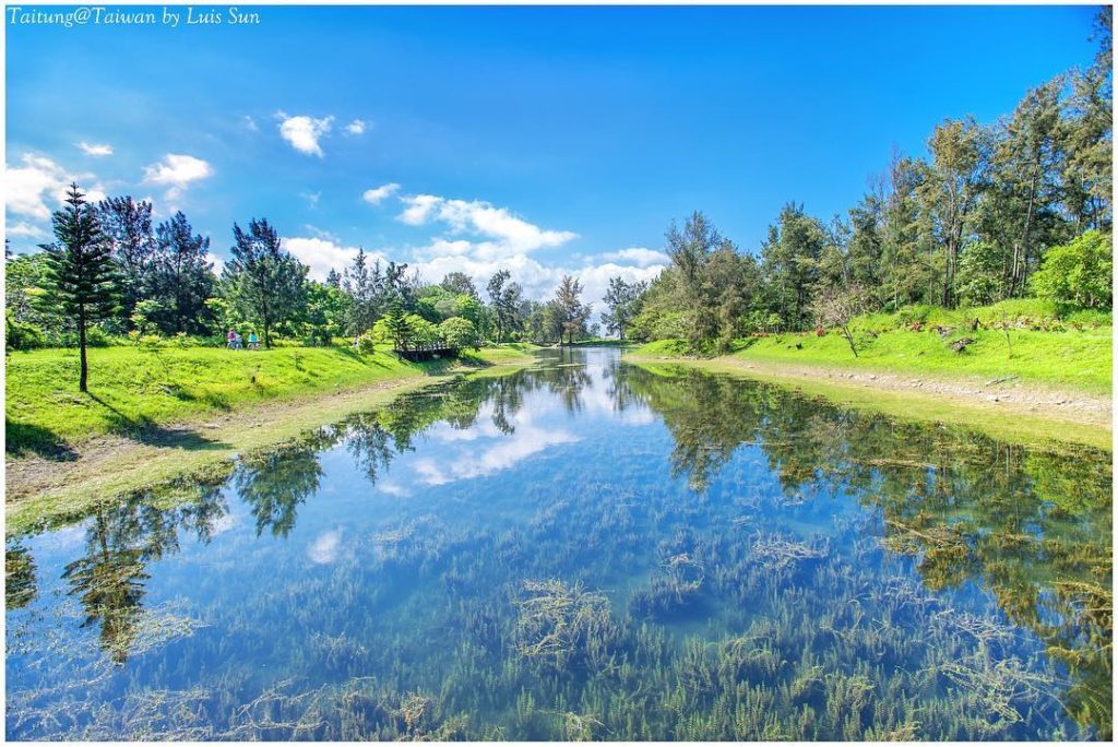 台東景點 台東一日遊 台東森林公園 台東海濱公園 台東琵琶湖 台東活水湖 台東鷺鷥湖 台東自行車 台東海濱公園國際地標 台東海濱公園紅色大相框 黃記蔥油餅