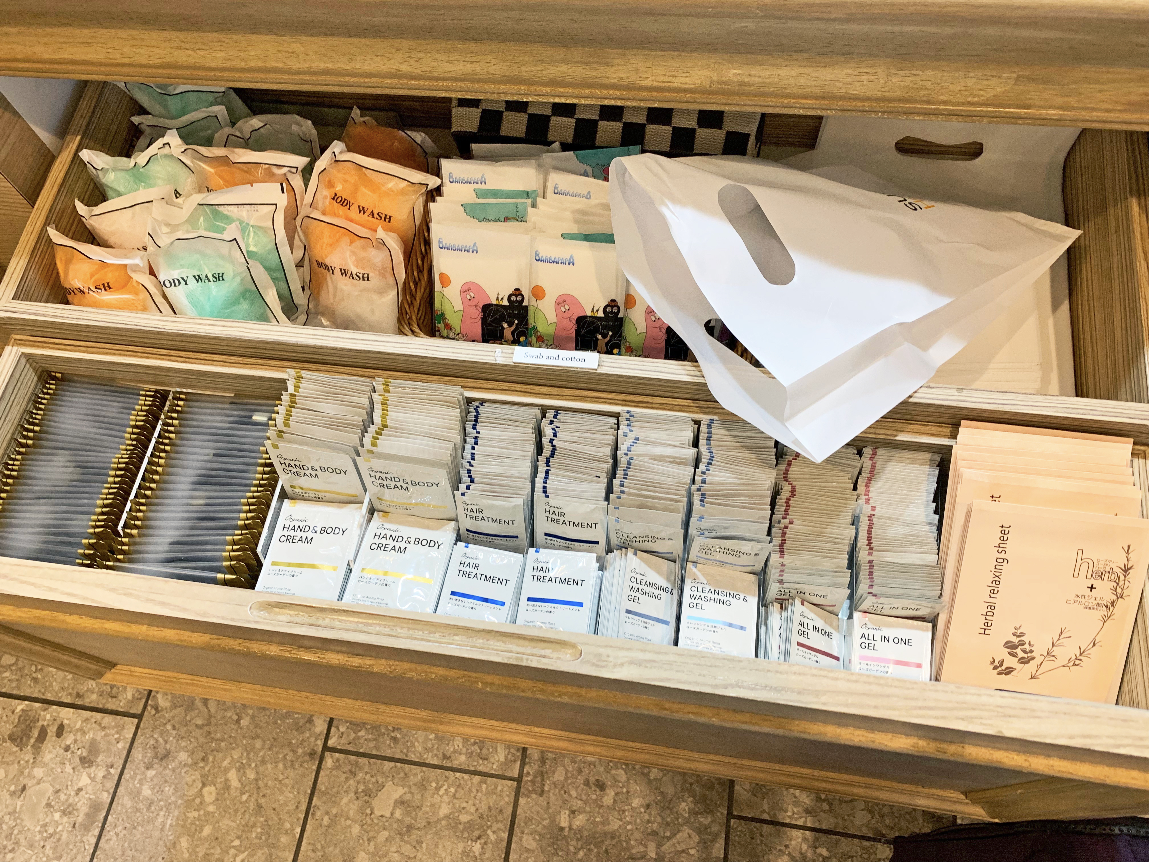 前台備品｜難波日本橋超級酒店（Super Hotel Namba Nipponbashi）大阪新酒店 大阪酒店 大阪飯店 大阪住宿 難波町酒店 難波飯店 難波住宿 日本橋酒店 日本橋飯店 日本橋住宿 交通方便 免費早餐