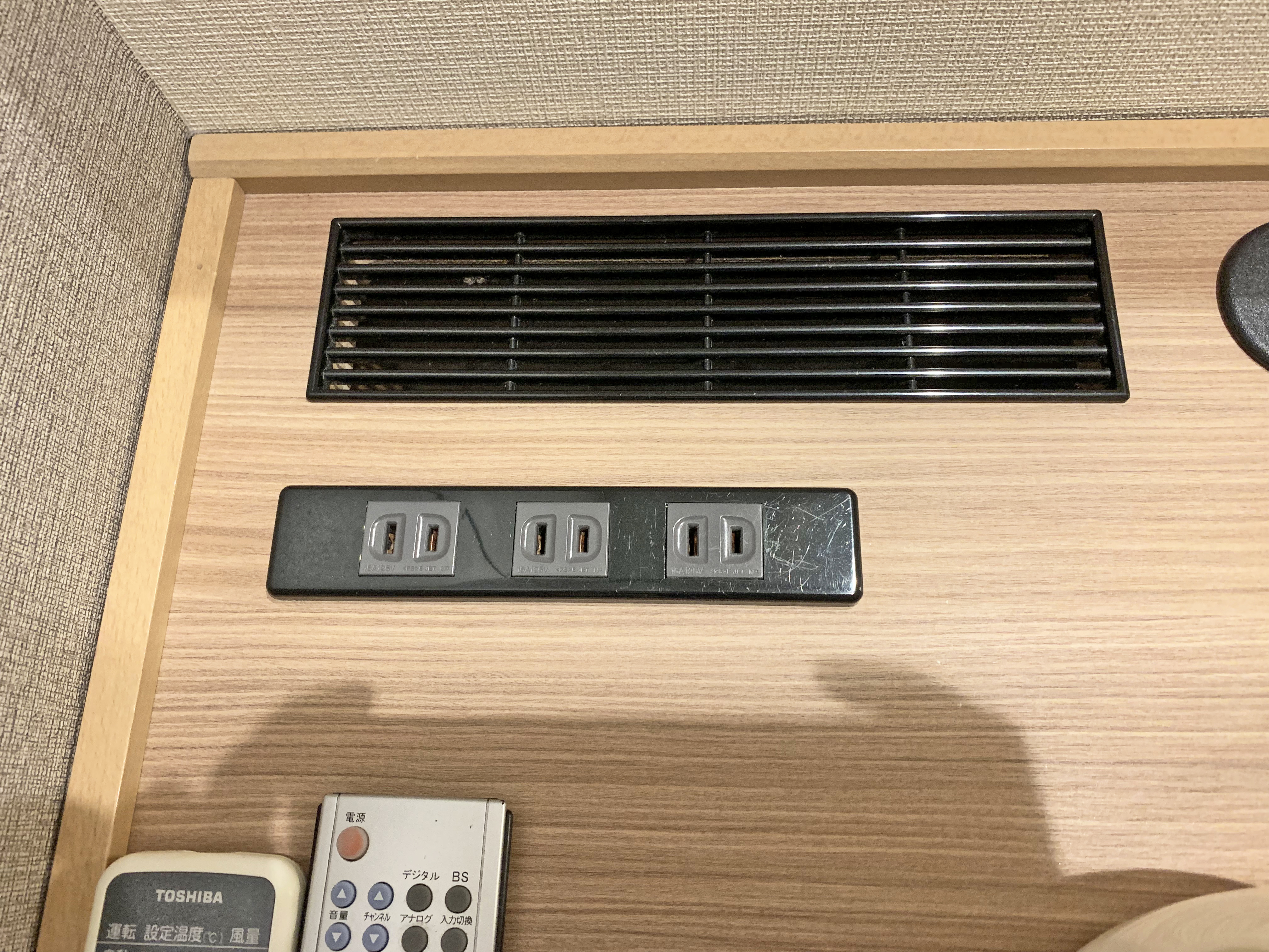 書桌｜難波日本橋超級酒店（Super Hotel Namba Nipponbashi）大阪新酒店 大阪酒店 大阪飯店 大阪住宿 難波町酒店 難波飯店 難波住宿 日本橋酒店 日本橋飯店 日本橋住宿 交通方便 免費早餐