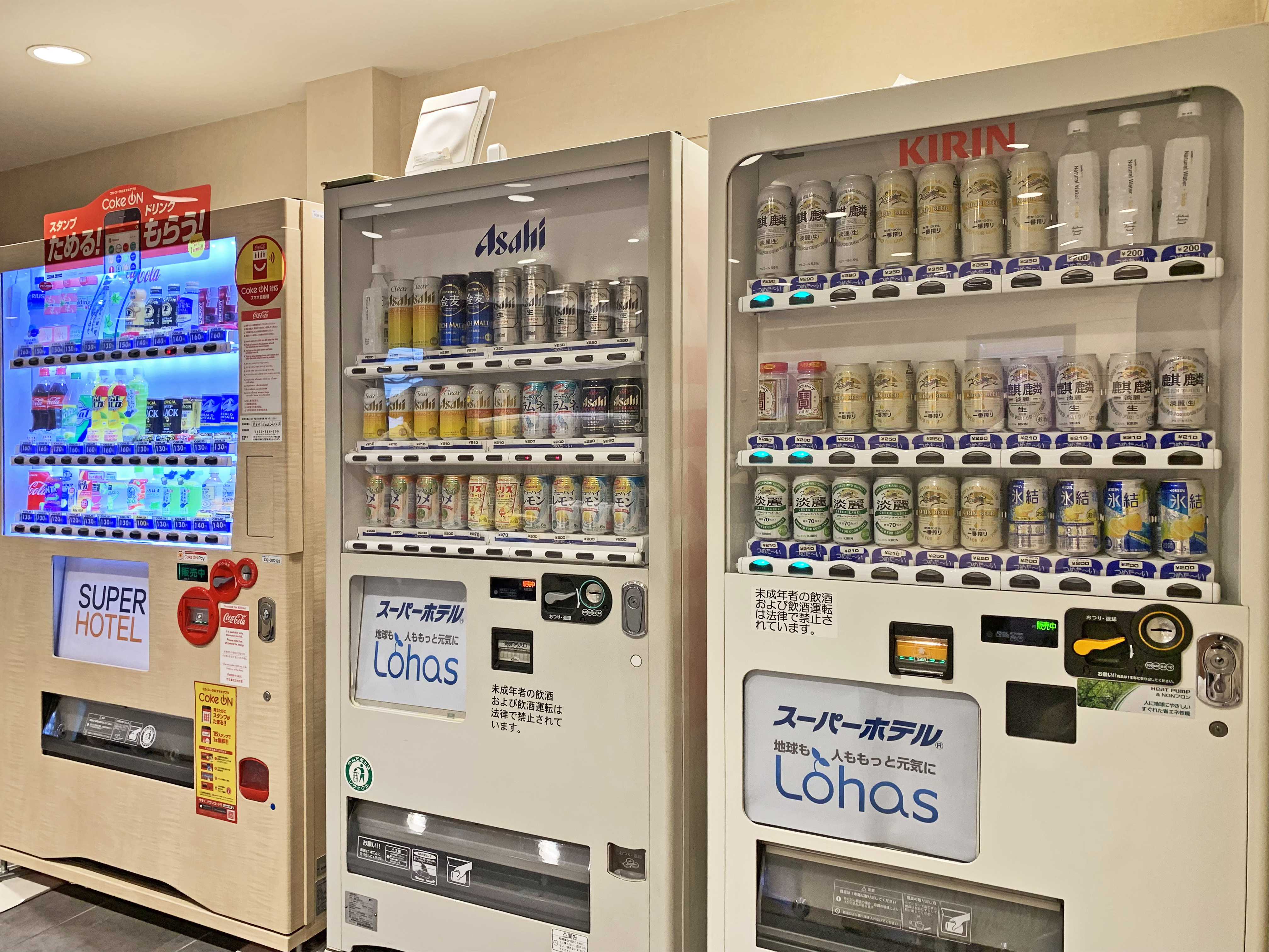 自動販賣機｜難波日本橋超級酒店（Super Hotel Namba Nipponbashi）大阪新酒店 大阪酒店 大阪飯店 大阪住宿 難波町酒店 難波飯店 難波住宿 日本橋酒店 日本橋飯店 日本橋住宿 交通方便 免費早餐