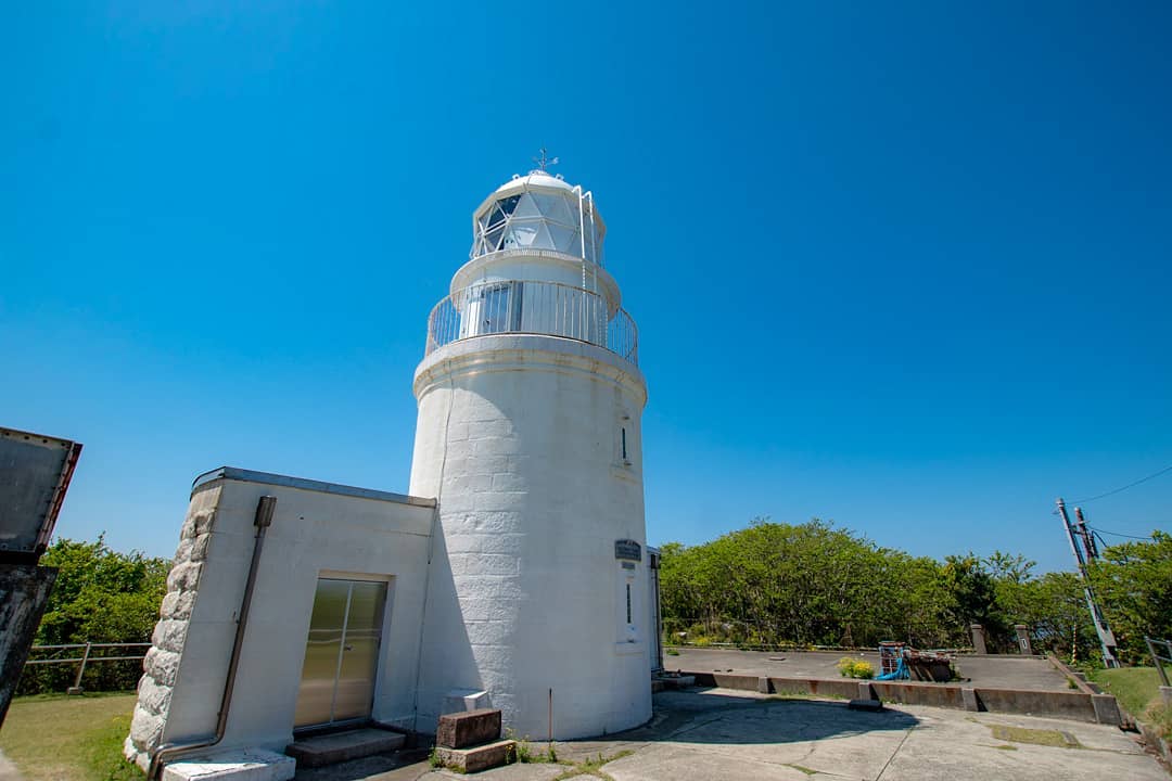 友島白色燈塔