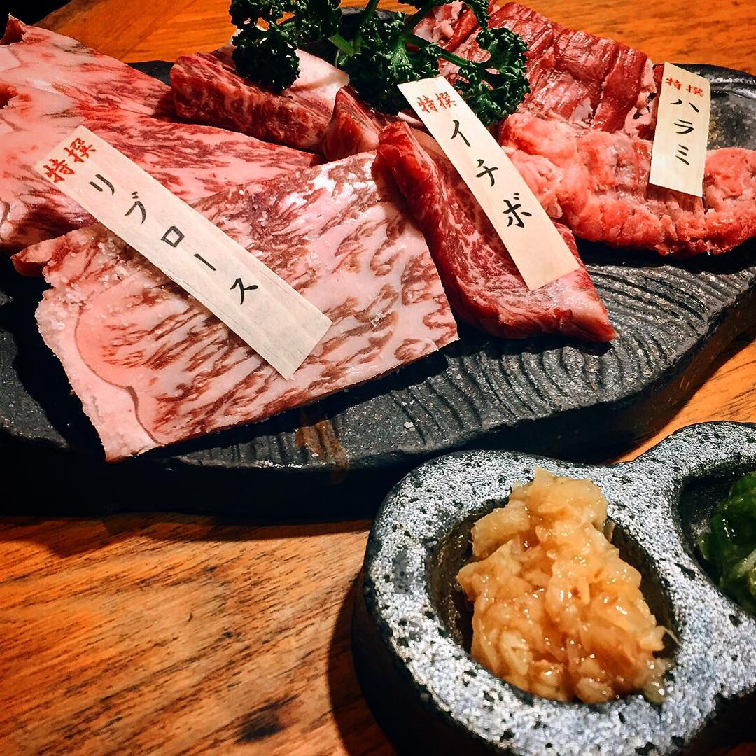 焼肉萬野ホルモン舗