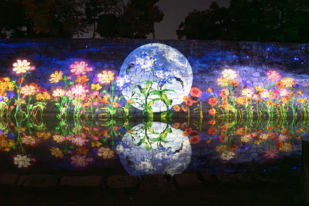 內堀「光雕投影-豐收祭」 一場只有在城堡裡才能看到的3D華麗光雕表演，以日本最大的繪畫流派鹿野派在二之丸禦殿內繪製的壁畫為特色。