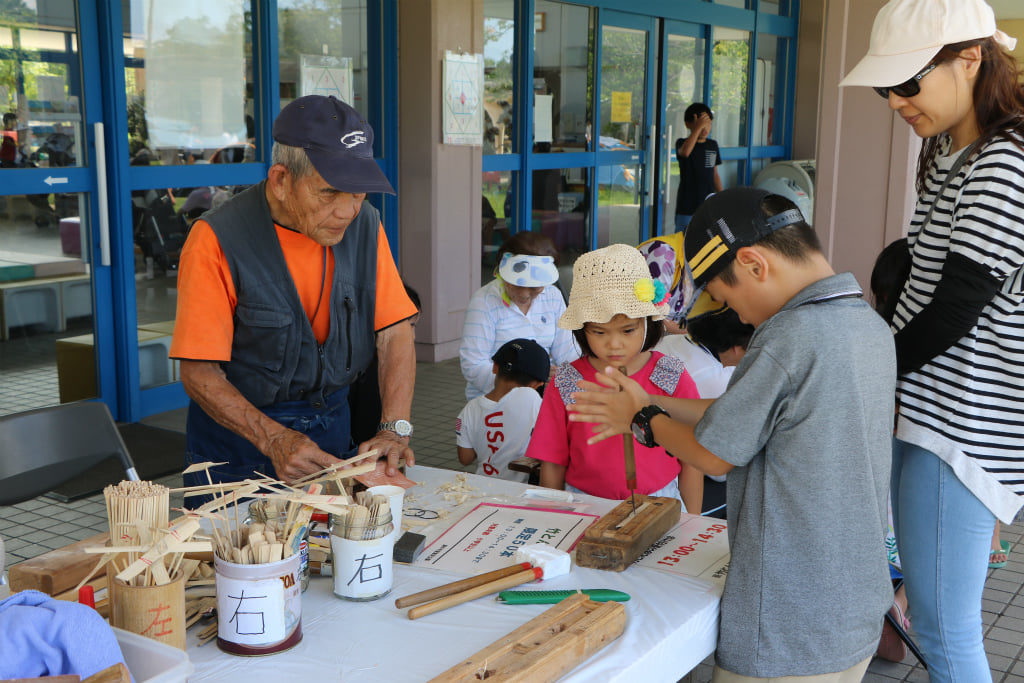 福岡海之中道海濱公園的「森林之家」可以親子一同體驗挑戰木工勞作，體驗使用植物或廢材來進行手作勞作