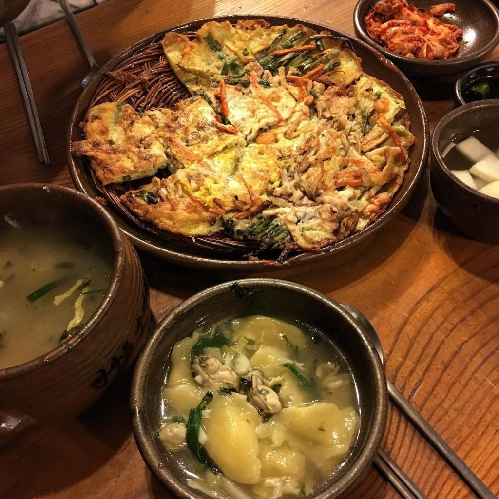 仁寺洞 首爾仁寺洞美食 仁寺洞購物 仁寺洞必吃 仁寺洞必食 仁寺洞 
仁寺洞瓦罐疙瘩湯（인사동 항아리 수제비）
韓定食 韓食 獨遊餐廳