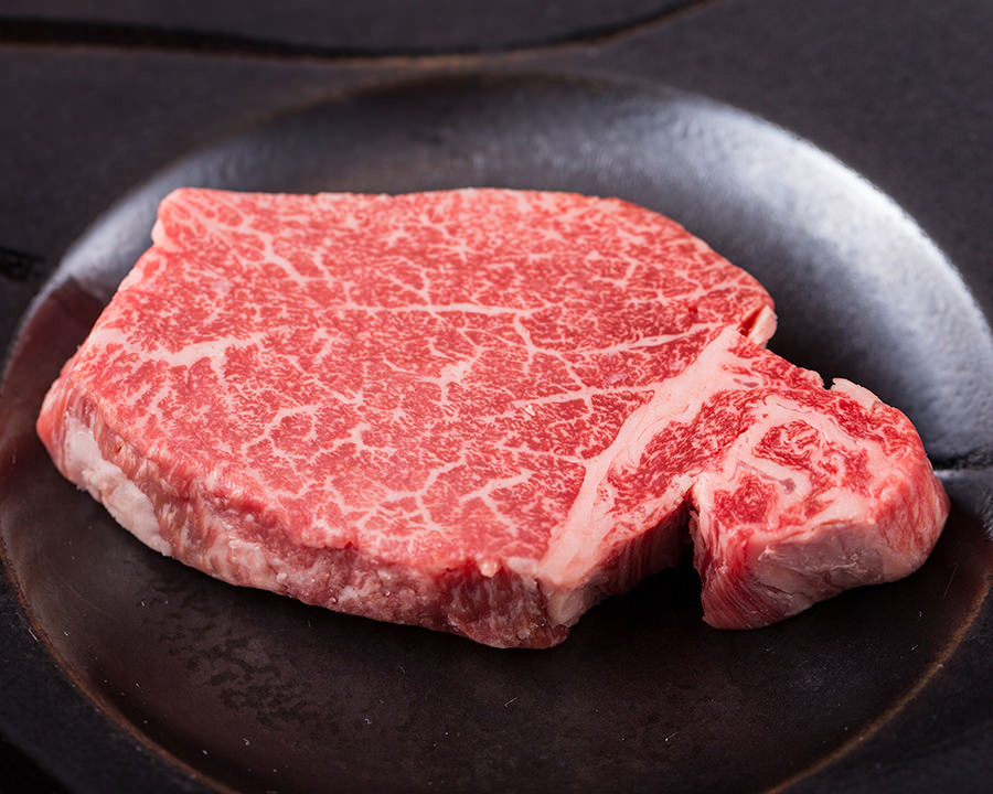 Premium 神戸牛柳(23,500円/120g、35,200円/180g、58,000円/300g)