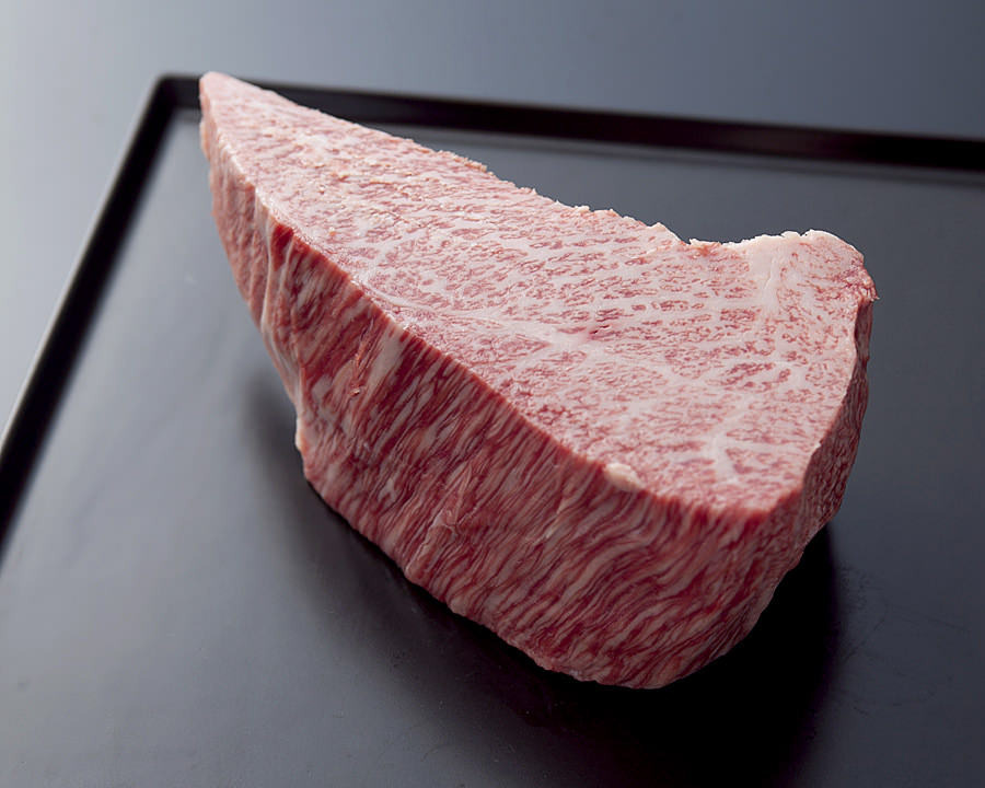 Premium 神戸牛 特別稀少部位(7,800円/120g、11,700円/180g、19,000円/300g)