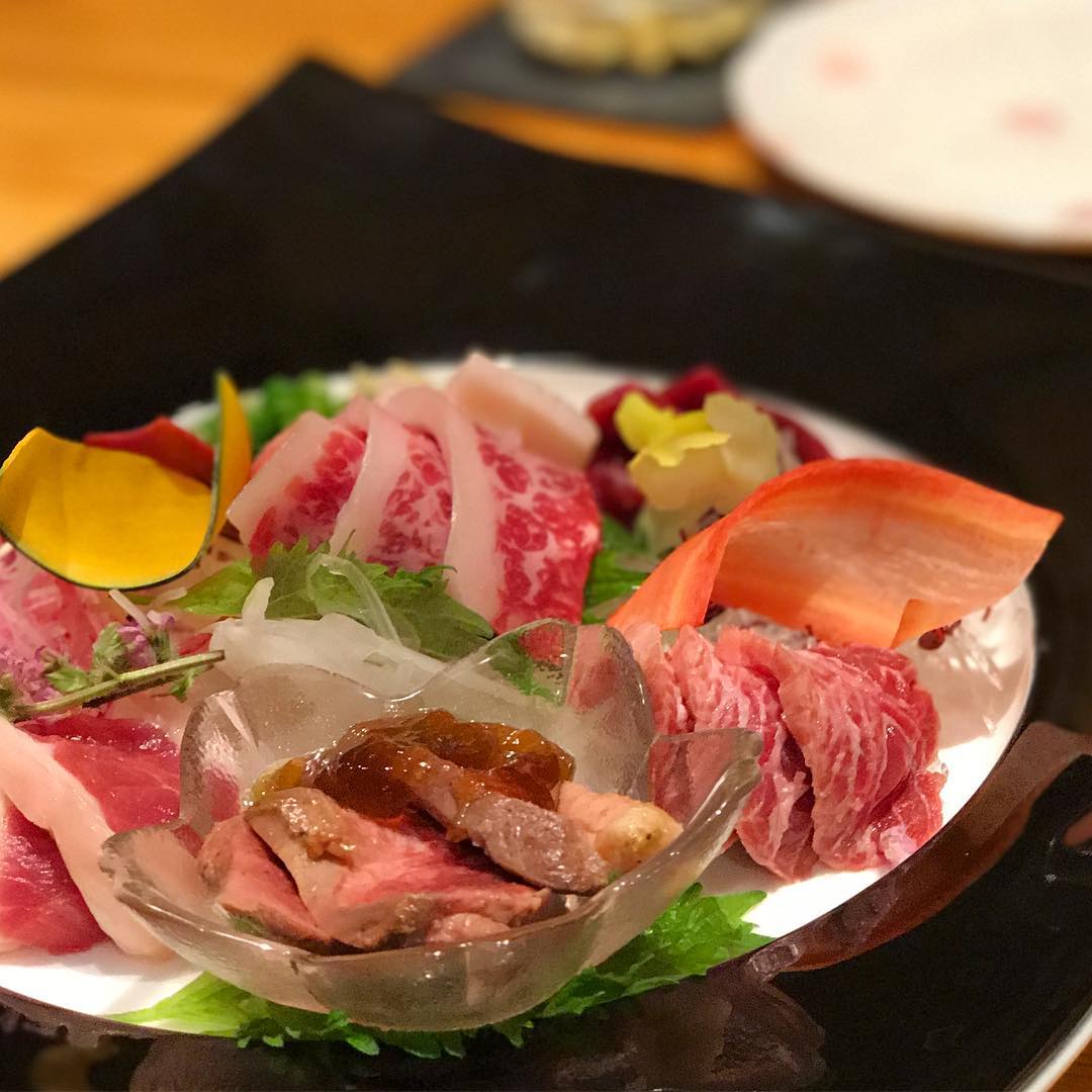 九州熊本 車輪餅 紅豆車輪餅 白鳳豆車輪餅 熊本 馬肉料理 馬肉涮涮鍋 馬肉刺身 馬肉燒肉 下通町 上通町 通町筋 蜂樂饅頭 菅乃屋 ABC-MART 靴下屋 大國藥妝店 熊本市現代美術館 新市街商店街 通町筋站 上通商店街 下通商店街 上下通町商店街 熊本好去處 熊本親子景點 熊本自由行 熊本一日遊 熊本 Japan 熊本必食 熊本必吃 熊本必到 熊本必去 熊本必買 熊本必掃 熊本自由行 熊本行程 熊本行程包 熊本懶人包 熊本好去處 熊本景點 熊本必到景點 熊本必去景點 熊本美食 熊本交通 熊本攻略 熊本自由行行程 熊本自由行行程推薦 熊本必食2019 熊本必吃2019 熊本必到2019 熊本必去2019 熊本必買2019 熊本必掃2019 熊本自由行2019 熊本行程2019 熊本行程包2019 熊本懶人包2019 熊本好去處2019 熊本景點2019 熊本必到景點2019 熊本必去景點2019 熊本美食2019 熊本交通2019 熊本攻略2019 熊本自由行行程2019 熊本自由行行程推薦2019 九州 Kyushu 九州必食 九州必吃 九州必到 九州必去 九州必買 九州必掃 九州自由行 九州行程 九州行程包 九州懶人包 九州好去處 九州景點 九州必到景點 九州必去景點 九州美食 九州交通 九州攻略 九州自由行行程 九州自由行行程推薦 九州必食2019 九州必吃2019 九州必到2019 九州必去2019 九州必買2019 九州必掃2019 九州自由行2019 九州行程2019 九州行程包2019 九州懶人包2019 九州好去處2019 九州景點2019 九州必到景點2019 九州必去景點2019 九州美食2019 九州交通2019 九州攻略2019 九州自由行行程2019 九州自由行行程推薦2019