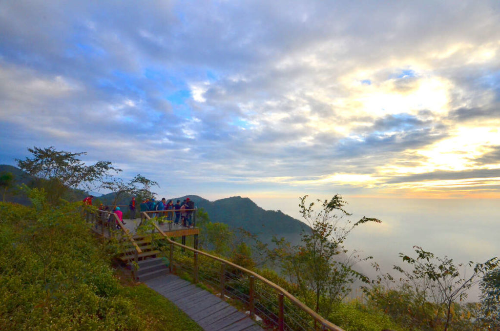 梅山雲梅山雲之南步道之南步道