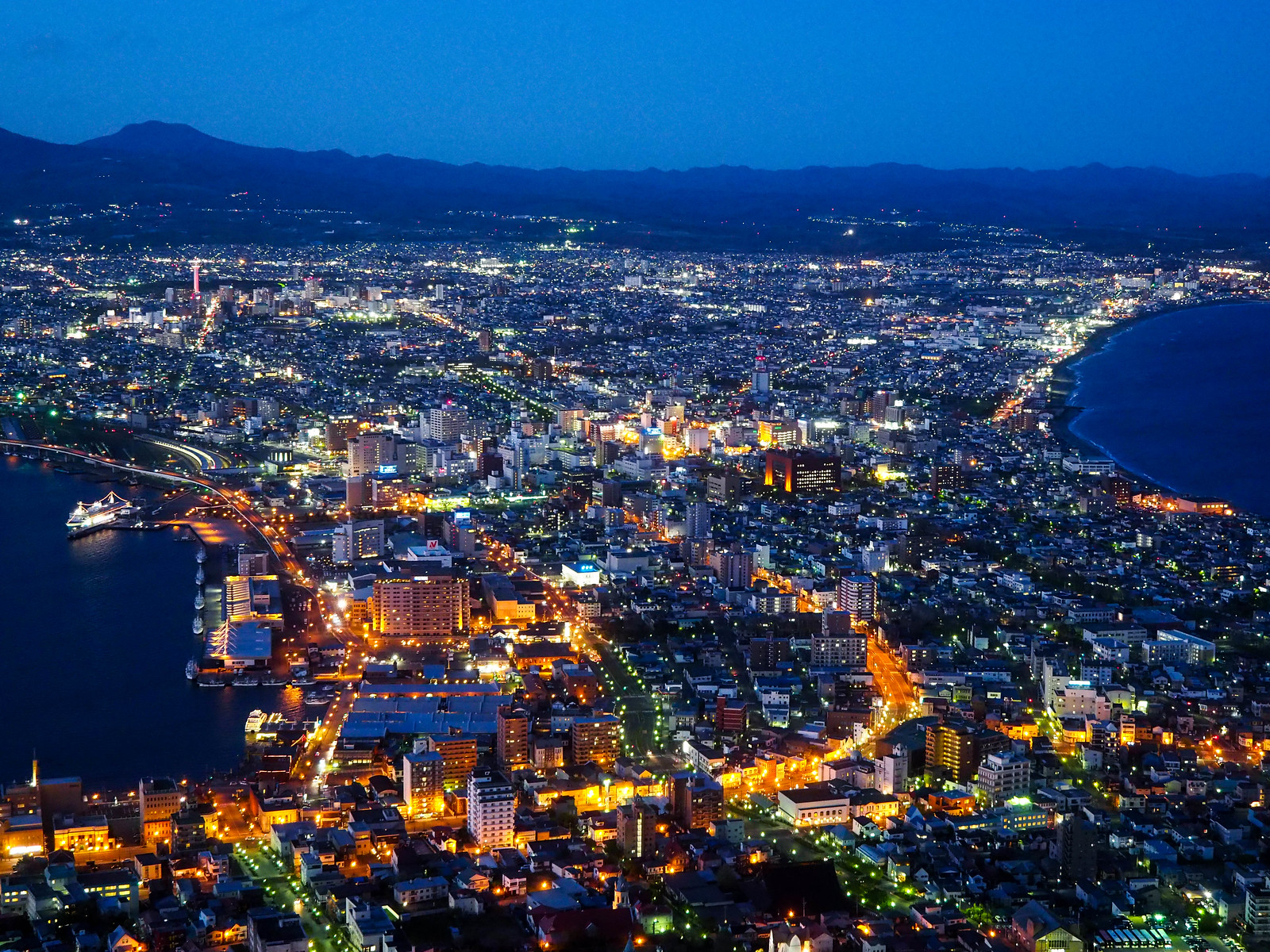 函館山|日本 Japan 日本必食 日本必吃 日本必到 日本必去 日本必買 日本必掃 日本自由行 日本行程 日本行程包 日本懶人包 日本好去處 日本景點 日本必到景點 日本必去景點 日本美食 日本交通 日本攻略 日本自由行行程 日本自由行行程推薦 日本酒店 日本飯店 日本酒店推薦 日本飯店推薦 日本必住酒店 日本必住飯店 日本必食2019 日本必吃2019 日本必到2019 日本必去2019 日本必買2019 日本必掃2019 日本自由行2019 日本行程2019 日本行程包2019 日本懶人包2019 日本好去處2019 日本景點2019 日本必到景點2019 日本必去景點2019 日本美食2019 日本交通2019 日本攻略2019 日本自由行行程2019 日本自由行行程推薦2019 日本酒店2019 日本飯店2019 日本酒店推薦2019 日本飯店推薦2019 日本必住酒店2019 日本必住飯店2019 北海道 Hokkaido 北海道必食 北海道必吃 北海道必到 北海道必去 北海道必買 北海道北海道必掃 北海道自由行 北海道行程 北海道行程包 北海道懶人包 北海道好去處 北海道景點 北海道必到景點 北海道必去景點 北海道美食 北海道交通 北海道攻略 北海道自由行行程 北海道自由行行程推薦 北海道酒店 北海道飯店 北海道酒店推薦 北海道飯店推薦 北海道必住酒店 北海道必住飯店 北海道必吃2019 北海道必到2019 北海道必去2019 北海道必買2019 北海道必掃2019 北海道自由行2019 北海道行程2019 北海道行程包2019 北海道懶人包2019 北海道好去處2019 北海道景點2019 北海道必到景點2019 北海道必去景點2019 北海道美食2019 北海道交通2019 北海道攻略2019 北海道自由行行程2019 北海道自由行行程推薦2019 北海道酒店2019 北海道飯店2019 北海道酒店推薦2019 北海道飯店推薦2019 北海道必住酒店2019 北海道必住飯店2019 函館機場 八幡坂 函館山 函館朝市 金森紅磚倉庫群 小丑漢堡 五稜郭 函館 登別 地獄谷 登別溫泉街 熊牧場 San Lavia滑雪場 札幌 小樽 田中酒造龜甲藏 小樽音樂盒本館 小樽堺町通り商店街 小樽運河 狸小路商店街 新千歲機場 大通公園 富田農場 富田哈密瓜工房 四季彩之丘 Flower Land Kamifurano 富良野 Furano Cheese Factory 函館山走路 函館山纜車折價券2019 函館山纜車折價券2018 函館山登山口 函館山即時影像 冬季函館山 函館山住宿 五稜郭到函館山 函館山登山巴士時刻表2019 函館山2019