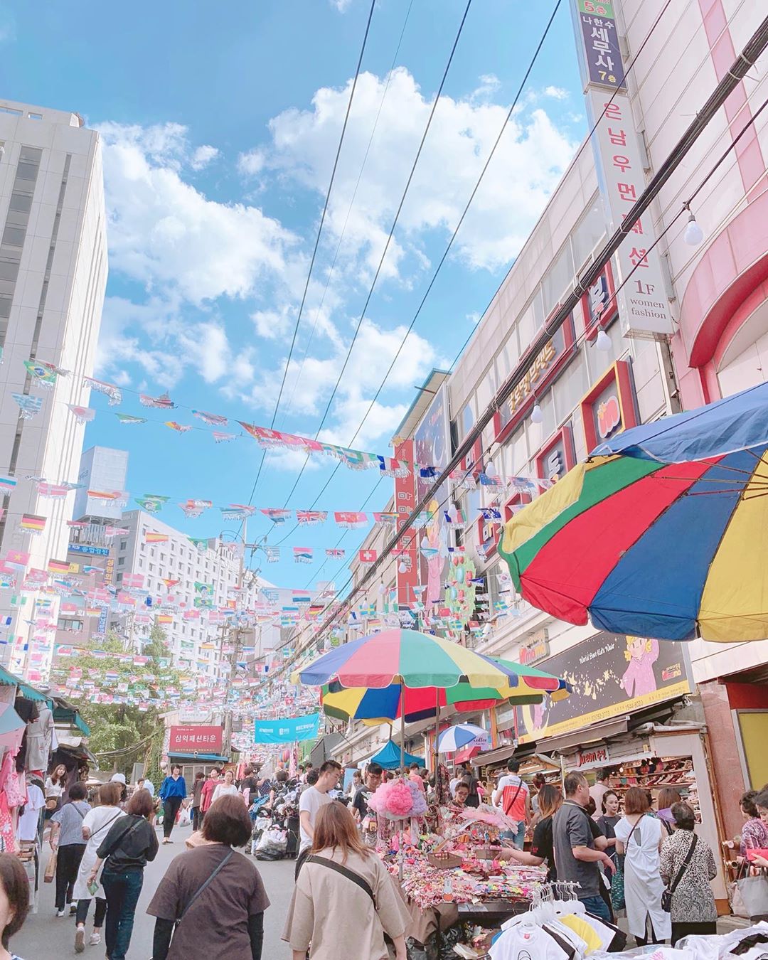 南大門市場|韓國 Korea 한국 首爾 Seoul 서울 韓國好去處 韓國景點 韓國市場 韓國必去 韓國必到 韓國傳統市場 韓國美食 韓國必食 韓國必吃 首爾好去處 首爾景點 首爾市場 首爾必去 首爾必到 首爾傳統市場 首爾美食 首爾必食 首爾必吃 南大門市場 남대문시장 南大門市場美食 南大門市場時間 南大門市場地圖 南大門市場晚上 南大門市場草莓乾 南大門營業時間2019 南大門營業時間2018 南大門必買2018 南大門童裝2018 南大門棉被