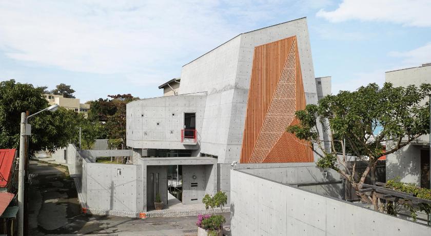 台灣清水模建築 清水模民宿 清水模住宿 清水模是甚麼
台南民宿 台南住宿 台南清水模
台南安平毛屋民宿