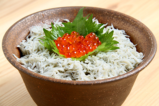 大衆酒場 万祭 – 白飯魚三文魚子丼(¥1200)