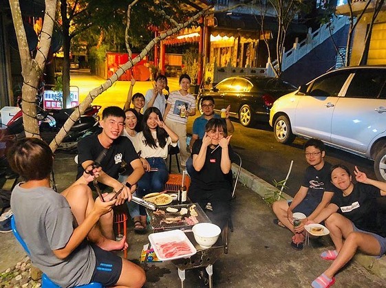 住宿在宜蘭礁溪溫泉住【漫.深活】溫泉旅宿的背包客們都很熱情,會舉辦聚餐、燒烤等活動,宜蘭泡溫泉的住宿推薦