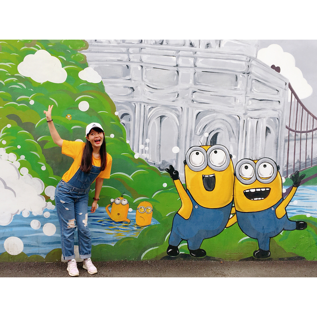 小小兵彩繪牆 大溪小小兵彩繪牆 Minions 迷你兵 小黃人 台北彩繪村 台南彩繪村 台中彩繪村 高雄彩繪村 全台彩繪村 新竹彩繪村 彰化彩繪村 雲林彩繪村 嘉義彩繪村 彩繪村 3D彩繪村 3D彩繪 台灣打卡景點 台北打卡景點 台中打卡景點 台南打卡景點 臺灣打卡景點