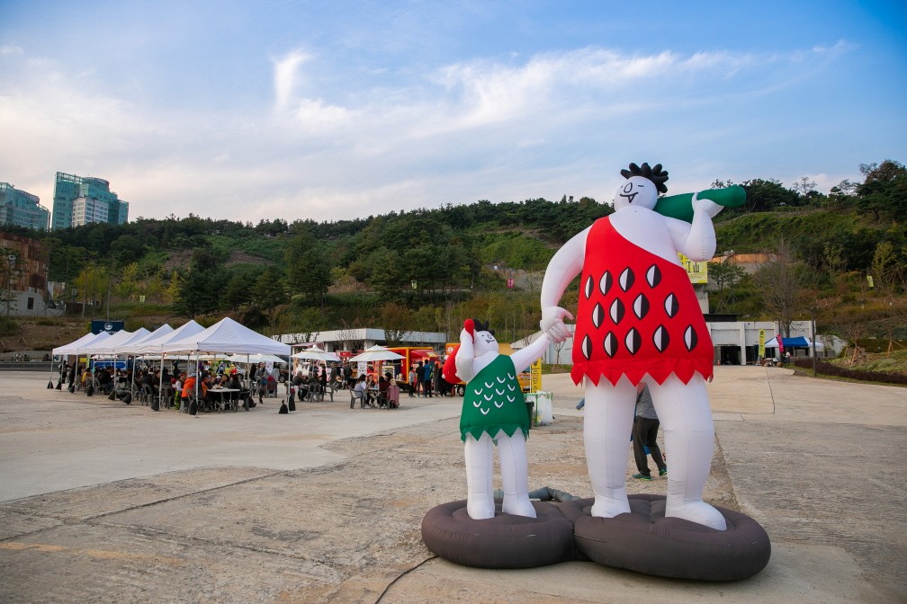 文化儲備基地夜市 文化儲備基地季節市場 文化儲備基地森林野游市場 Oil Tank Culture Park Season Market 文化儲備基地市集 文化儲備基地