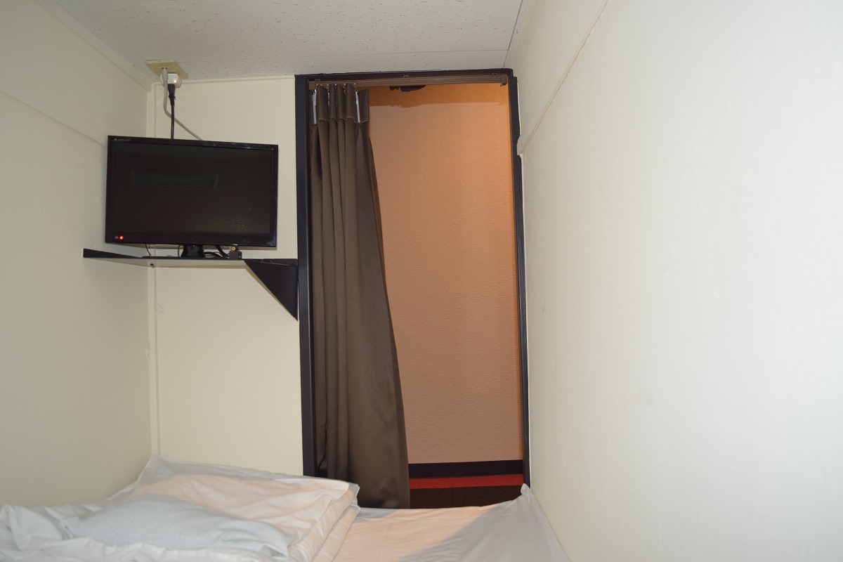 膠囊內部 窮遊東京！新宿獨遊必住膠囊旅館！ - 旅籠屋 (Capsule Hotel Hatagoya)