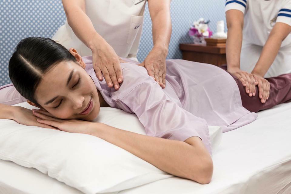 曼谷按摩店推介曼谷SPA中心「Let's Relax Spa」在曼谷市內有多定分店，除了泰式按摩，還有精油按摩、熱石按摩、四手按摩等