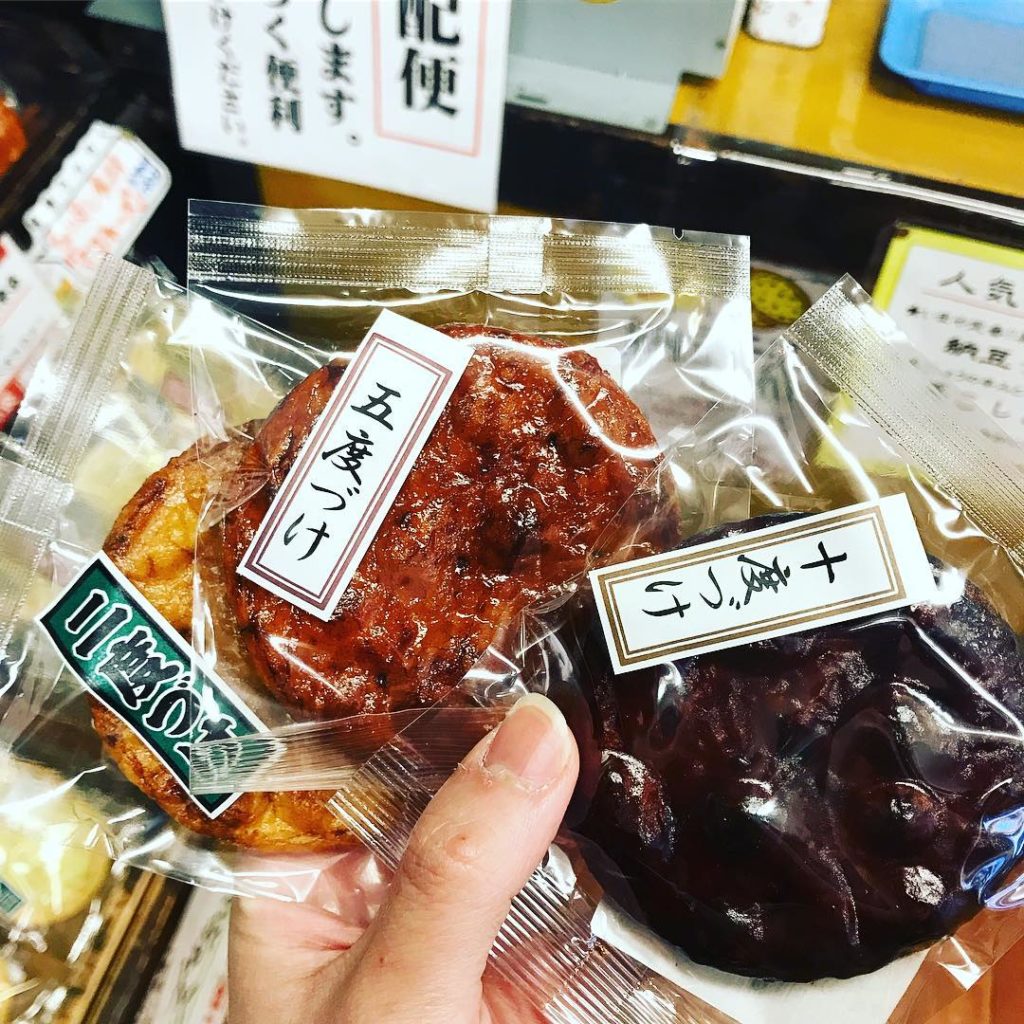 雷神堂手作仙貝 巢鴨地藏通商店街 東京巢鴨 老奶奶的原宿 紅底褲專門店 巢鴨站 巣鴨駅