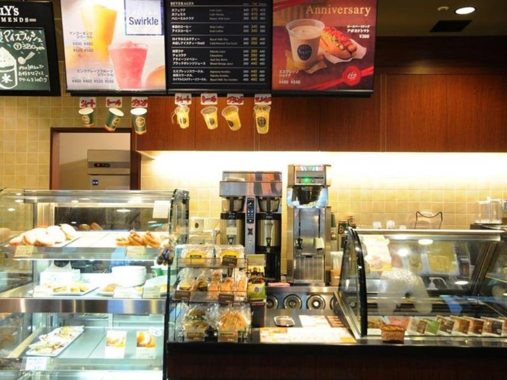 東京自由行！高CP值！新宿人氣商務旅館！東新宿 E 酒店 (E-Hotel Higashi Shinjuku) - 酒店外觀