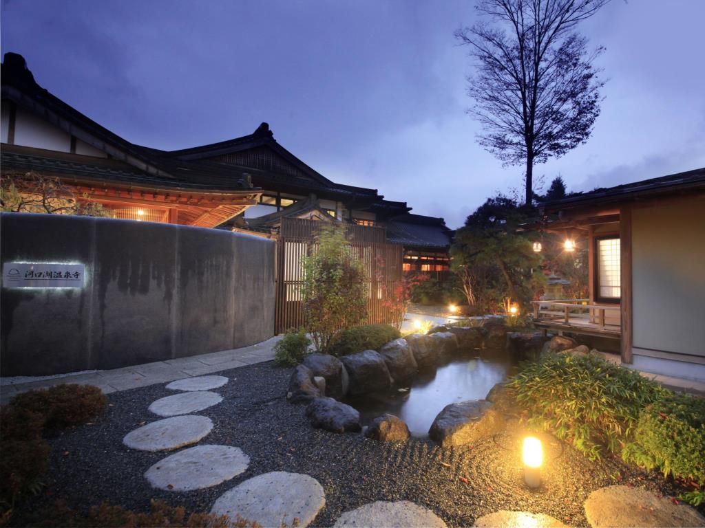 酒店外觀|河口湖溫泉寺露天風呂之宿夢殿(Fuji Onsenji Yumedono Ryokan)富士山 河口湖 富士山酒店 富士山飯店 富士山住宿 河口湖酒店 河口湖飯店 河口湖住宿 溫泉酒店 溫泉飯店 溫泉旅館 一泊二食 私人風呂