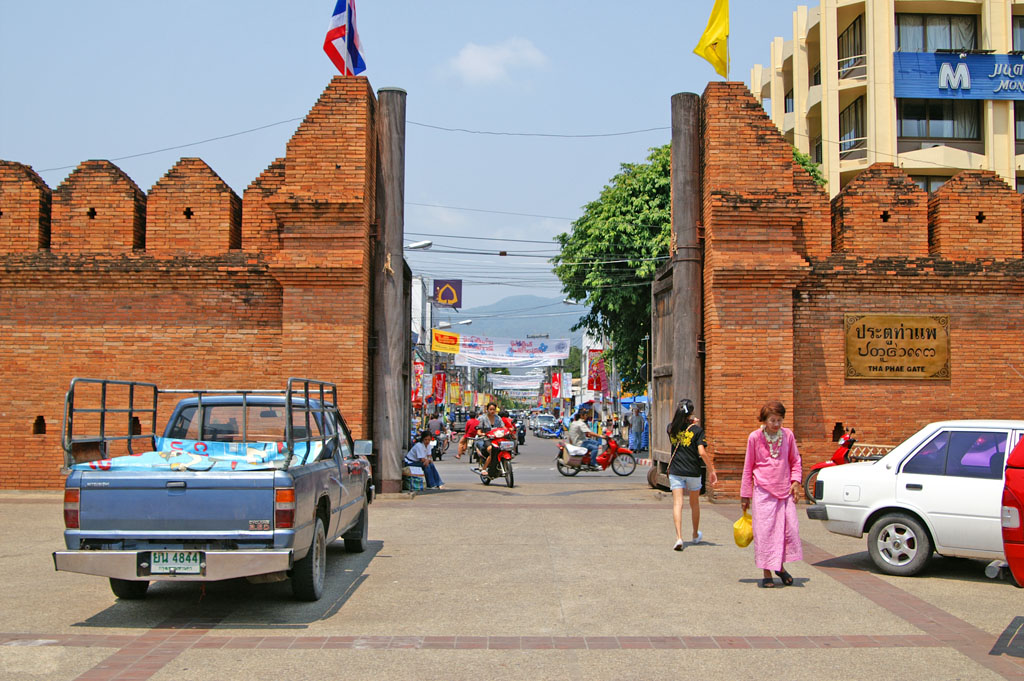 東城門 塔佩門（Tha Phae Gate） 清邁古城區 清邁古城一日遊 清邁古城經典景點 清邁古城美食 清邁古城推介餐廳