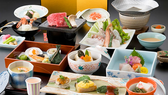 日式料理晚餐|富士河口湖溫泉鄉湖南莊(Fuji Kawaguchiko Onsen Konansou)富士山 河口湖 富士山酒店 富士山飯店 富士山住宿 河口湖酒店 河口湖飯店 河口湖住宿 溫泉酒店 溫泉飯店 溫泉旅館 一泊二食 私人風呂