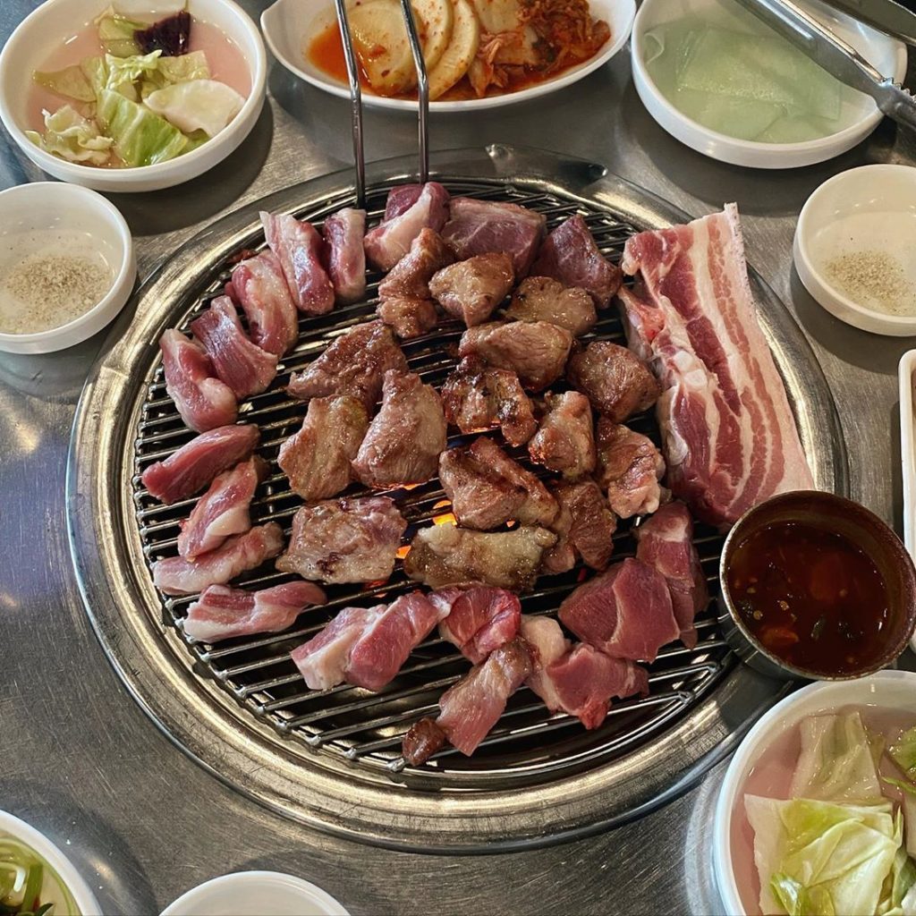 豚似豚 兩天一夜 週三美食匯 G-Dragon WINNER Super Junior 銀赫 濟州美食 濟州黑豬肉一條街的交通 濟州黑豬肉一條街烤肉店推薦 ​濟州燒肉 濟州烤肉 濟州黑豬肉