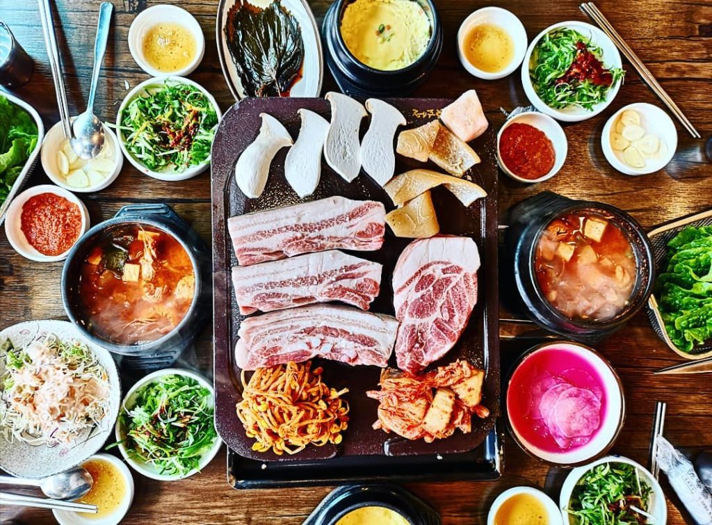 豚香氣 濟州美食 濟州黑豬肉一條街的交通 濟州黑豬肉一條街烤肉店推薦 ​濟州燒肉 濟州烤肉 濟州黑豬肉