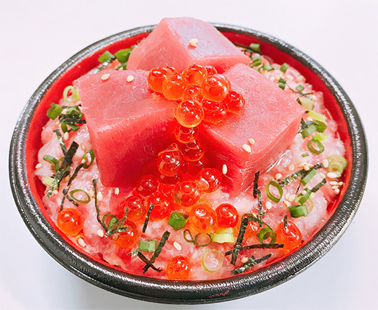 「まぐろや黒銀」特製舌拿魚拖羅丼(980円)