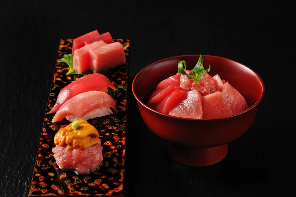 青森「界・津輕」冬季限定的美食套餐，呈現當地鮮味與特色。

