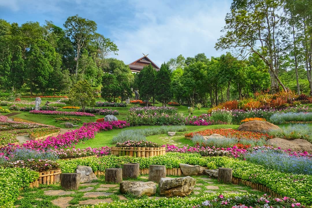 清萊 皇太后植物園 清萊 皇太后紀念館 清萊 皇太后行宮 Doi Tung Royal Villa 皇太后御花園 皇太后花園 Doi Tung Tree Top Walk Chiang Rai City Bus CR bus 清萊包車 清萊包車一日遊 清萊自駕遊 清萊一日遊 泰國清萊 泰北清萊 清邁 清萊 清邁 清萊 舊巴士總站 Chiang Rai Bus Terminal 1 Chiang Rai Bus Terminal 2 Chiang Rai 新巴士總站 清萊交通2019 清萊攻略2019 清萊自由行行程2019 清萊自由行行程推薦2019 清萊自由行2019 行程2019 清萊行程包2019 清萊懶人包2019 清萊好去處2019 清萊景點2019 清萊必到景點2019 清萊必去景點2019 清萊必到2019 清萊必去2019 清萊交通 清萊攻略 清萊自由行行程 清萊自由行行程推薦 清萊自由行 清萊行程 清萊行程包 清萊懶人包 清萊好去處 清萊景點 清萊必到景點 清萊必去景點 清萊必到 清萊必去 泰國 Thailand 泰北 泰北自由行 泰北景點 泰北必去景點 泰北好去處