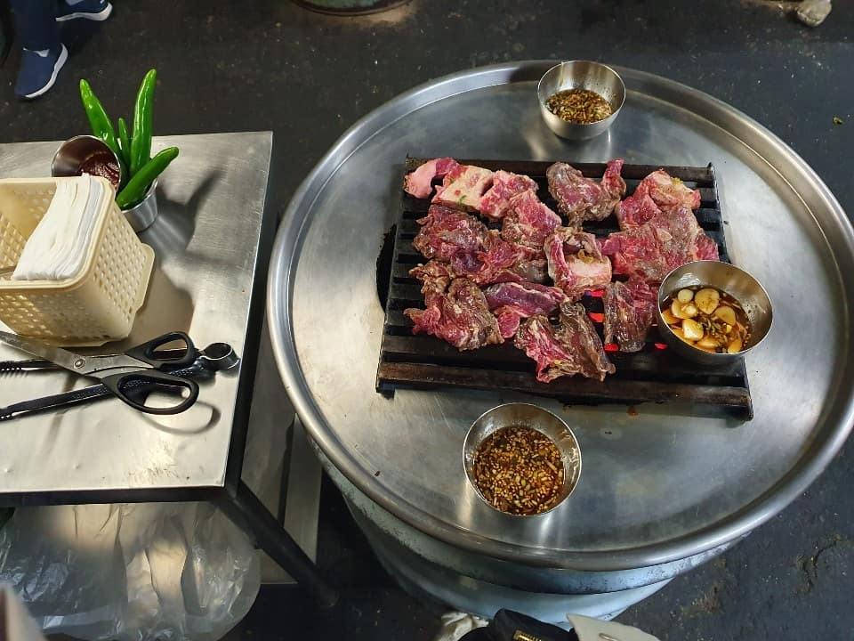 站著吃烤肉 新村烤肉 新村燒肉 首爾自由行 新村交通 地鐵新村站 新村一日遊 新村美食 新村購物 新村景點