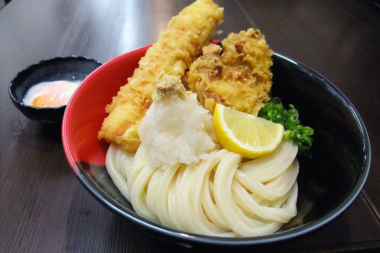 竹輪雞天婦羅烏冬(竹鶏玉うどん)(800円)
