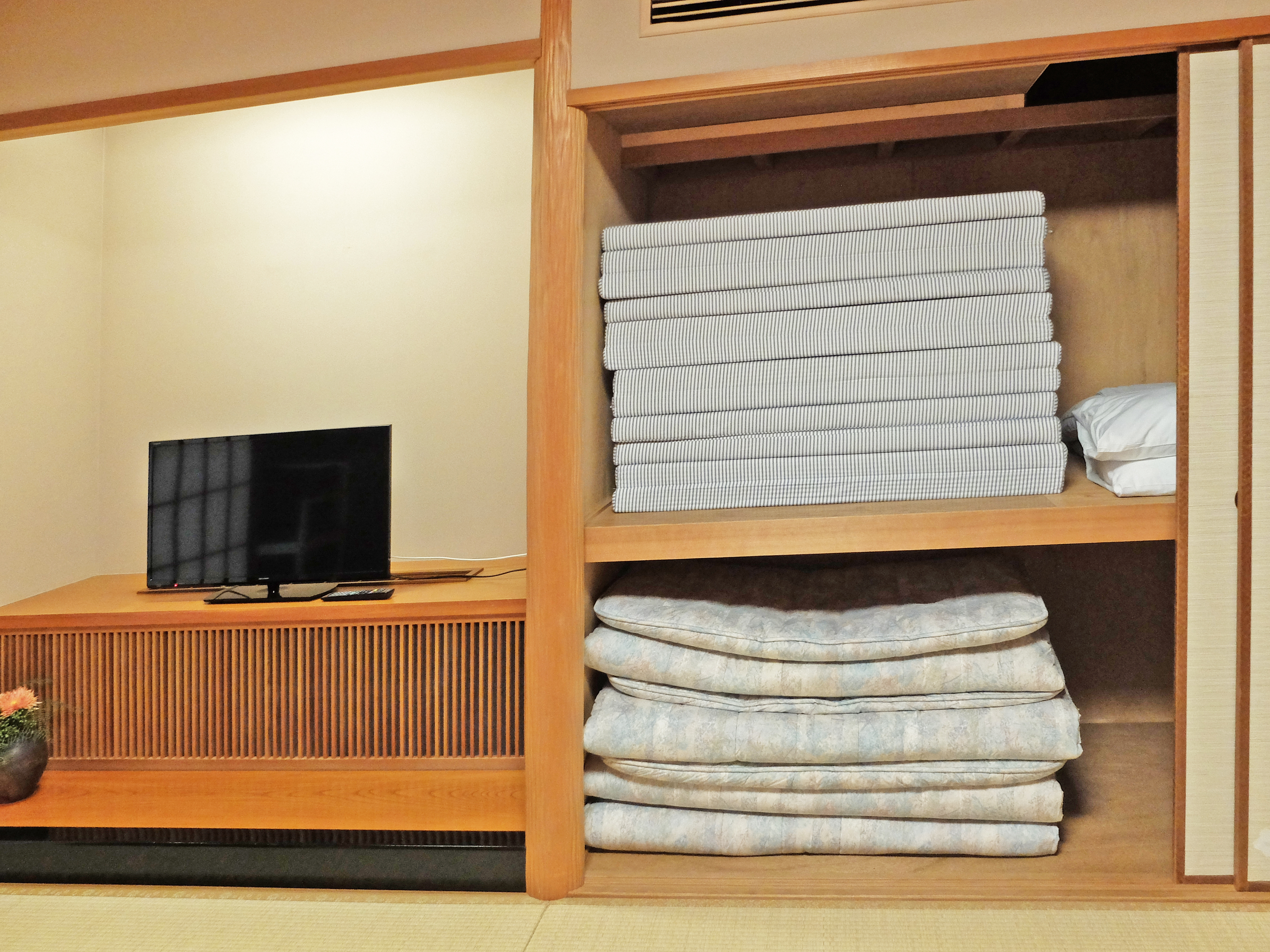 10疊的起居空間住宿4人十分足夠｜有馬溫泉SPA TERRACE 紫翠（Shisui｜スパ テラス 紫翠）有馬溫泉 有馬溫泉旅館 有馬溫泉酒店 有馬溫泉飯店 有馬天然溫泉 Arima Onsen 有馬温泉