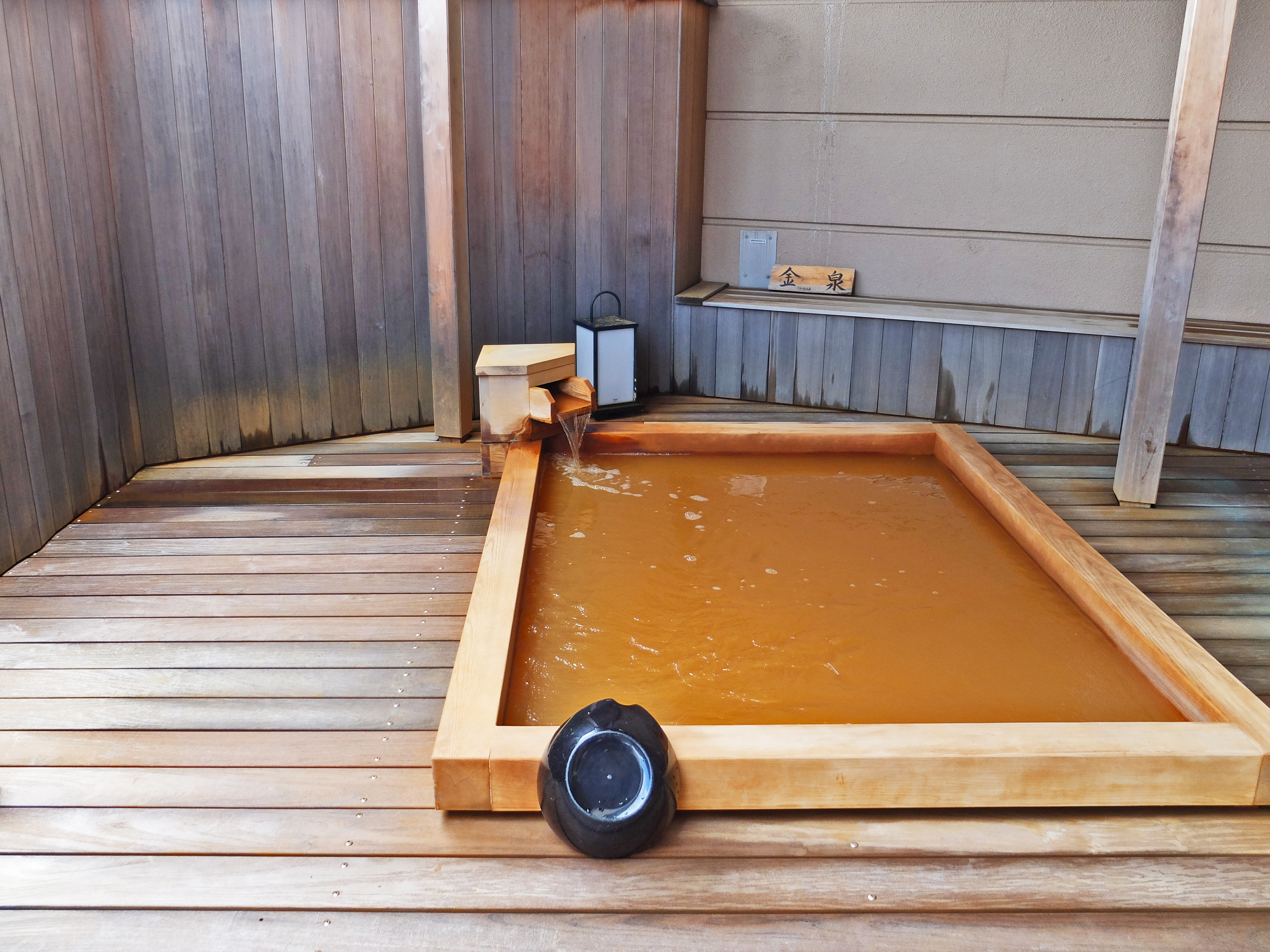 女湯「ととやの湯」室外金泉露天風呂｜有馬溫泉SPA TERRACE 紫翠（Shisui｜スパ テラス 紫翠）有馬溫泉 有馬溫泉旅館 有馬溫泉酒店 有馬溫泉飯店 有馬天然溫泉 Arima Onsen 有馬温泉