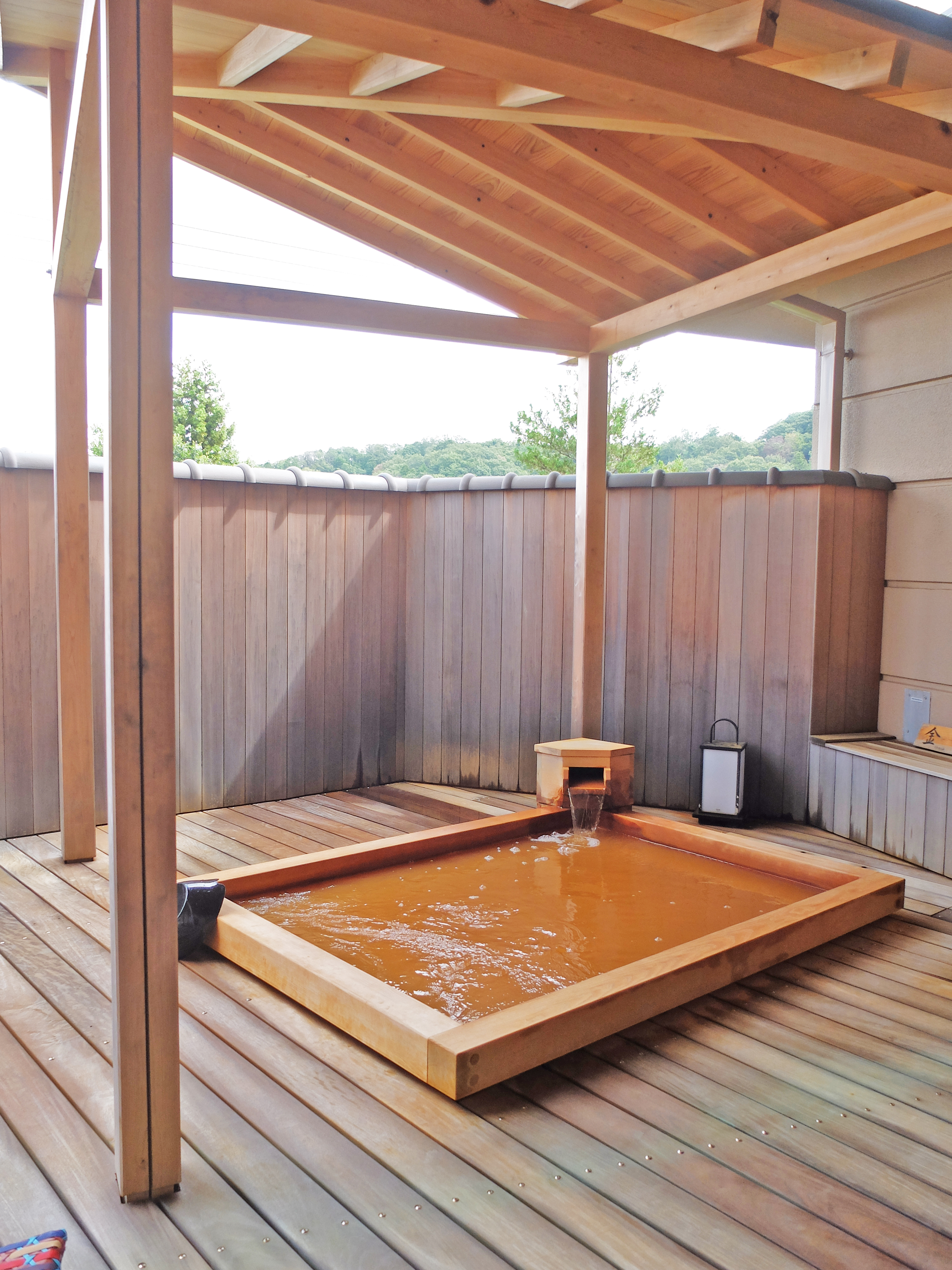 女湯「ととやの湯」室外金泉露天風呂｜有馬溫泉SPA TERRACE 紫翠（Shisui｜スパ テラス 紫翠）有馬溫泉 有馬溫泉旅館 有馬溫泉酒店 有馬溫泉飯店 有馬天然溫泉 Arima Onsen 有馬温泉