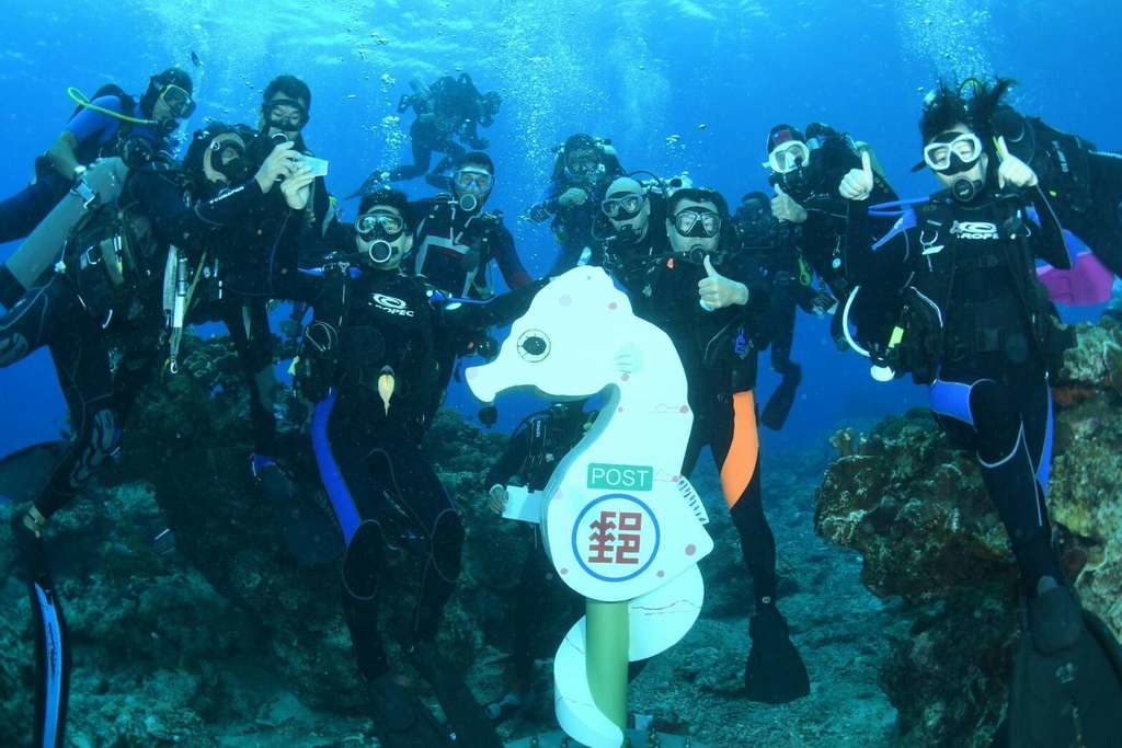 綠島三大潛水區之石朗潛水區綠島最知名的潛水熱點大香菇珊瑚 綠島 綠島景點 綠島自由行 綠島行程 綠島交通 台灣離島 台灣離島好去處 台灣離島景點 台灣離島自由行