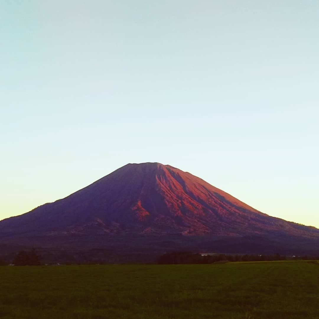 赤羊蹄山 羊蹄山 登山口 真狩村登山口 羊蹄自然公園入口 倶知安站 蝦夷富士 赤蝦夷富士 赤富士 真狩村 真狩村市街 北海道富士山 東山 花之丘 向日葵花田 北海道景點 北海道自由行 北海道自駕遊 北海道好去處 北海道必去 北海道必看