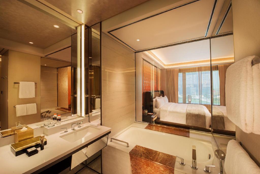 新濠影匯 Studio City Macau 澳門大倉酒店 Hotel Okura Macau 澳門銀河酒店 Galaxy Macau 澳門百老匯酒店 Broadway Macau Hotel 美獅美高梅 MGM Cotai 澳門金麗華酒店 Grand Lapa Macau Hotel 澳門新濠鋒酒店 Altira Macau 澳門麗思卡爾頓酒店 Ritz Carlton Macau 澳門酒店 澳門 澳門酒店推介 澳門酒店推薦