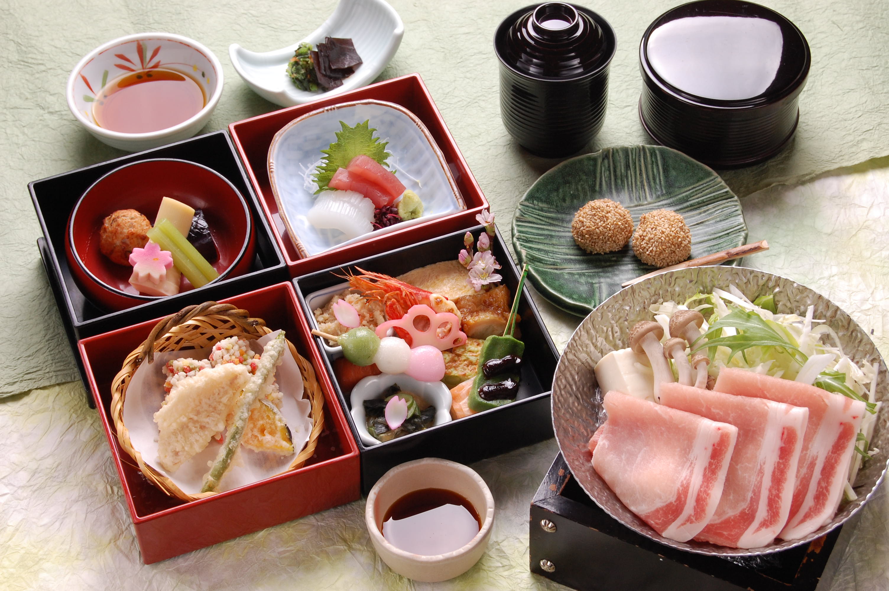 美食御膳・日吉豚（ 2,200円；税込2,376円）