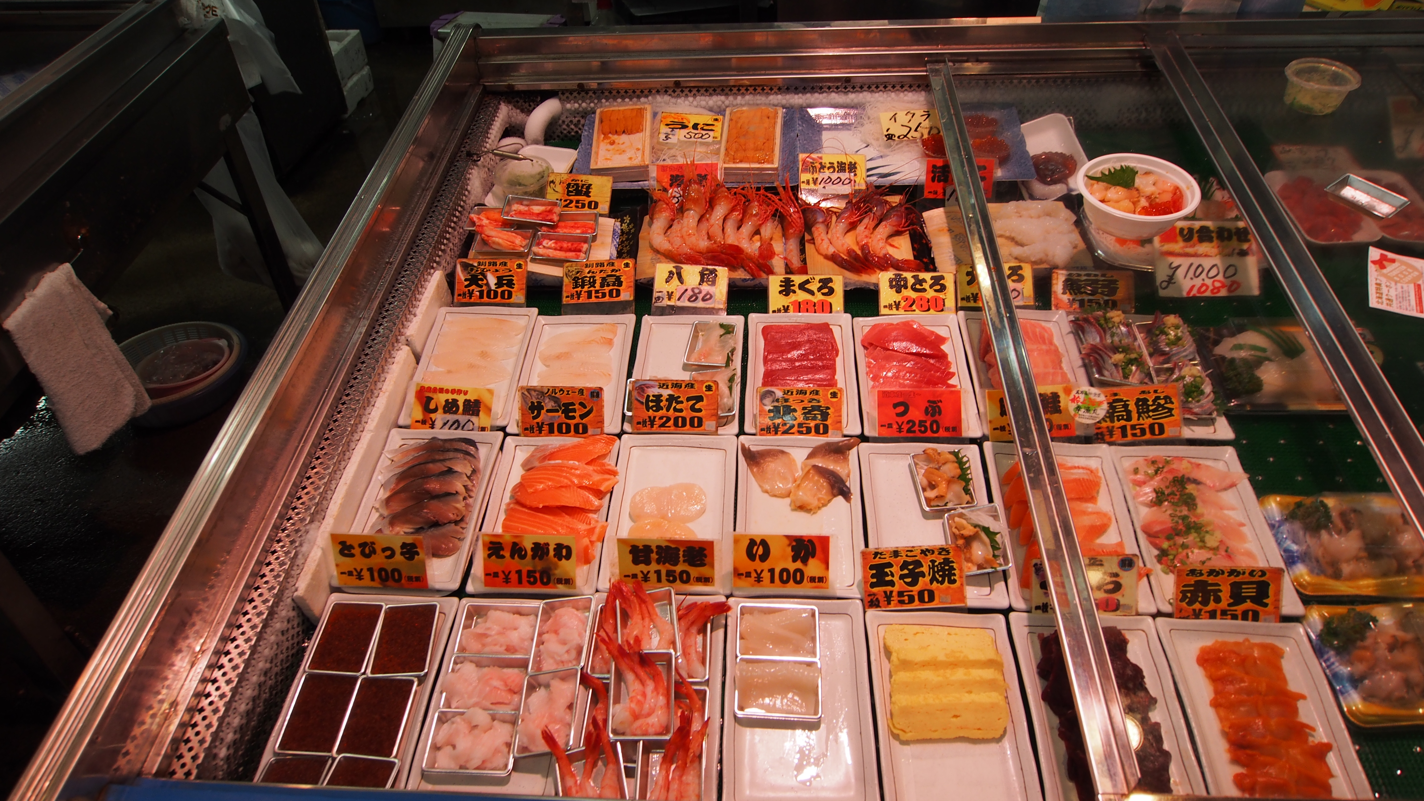 自製魚生飯（釧路和商市場）｜北海道道東自駕遊 釧路 Kushiro 釧路景點 釧路美食 札幌釧路交通