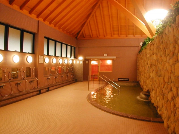 銀の湯透明清澈的泉水|有馬溫泉銀之湯 銀湯(銀の湯)有馬溫泉一泊二食行程 有馬溫泉必去景點懶人包